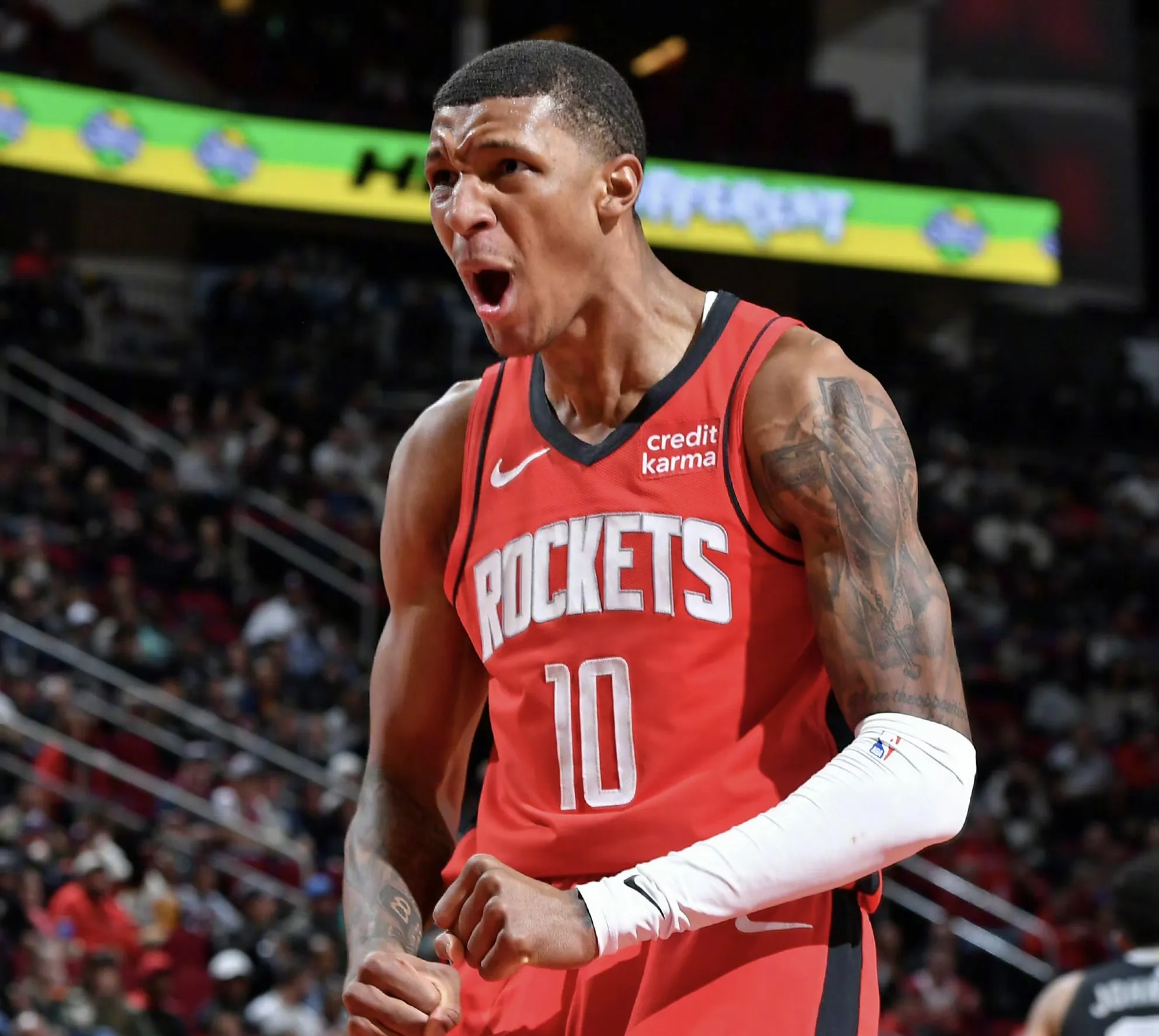 九游体育-穆古鲁扎重要时刻爆冷，雄鹿带队取胜！-九游体育