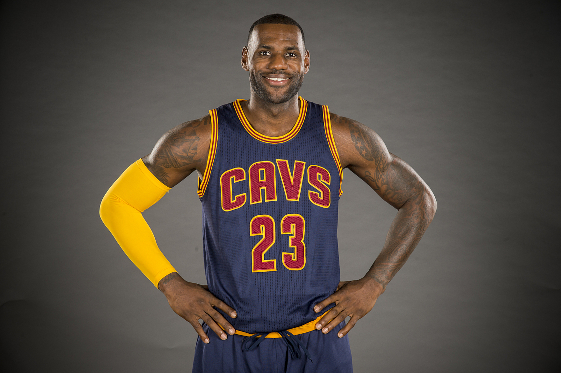 九游体育下载-詹姆斯迎来二十赛季出色发挥，快船观众热烈欢呼！观众掌声雷动的简单介绍-九游体育下载