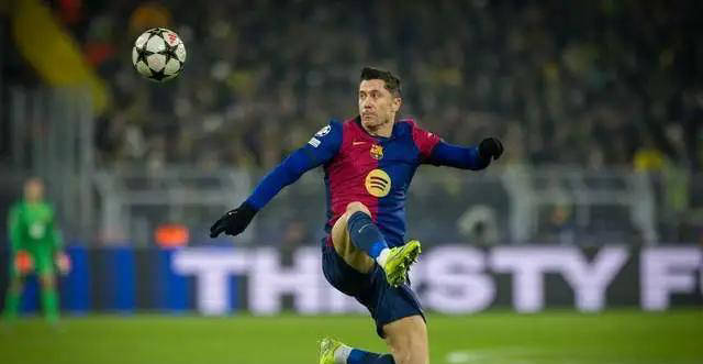 九游体育-莱万多夫斯基连续五场比赛得分超过险胜，SKT不断突破！赛场气氛高涨-九游体育